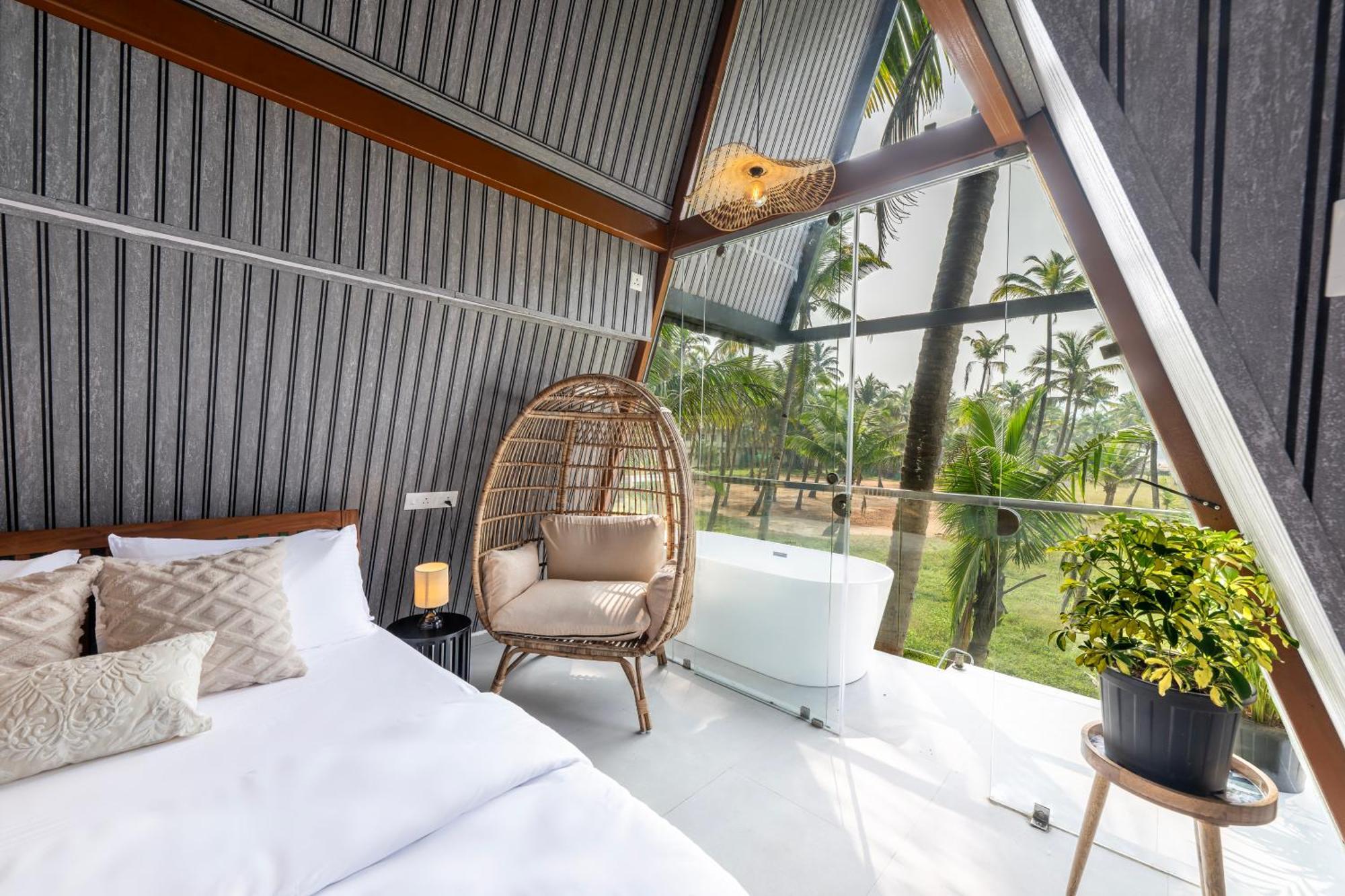 The Rose Goa Beach Resort 阿贡达 外观 照片