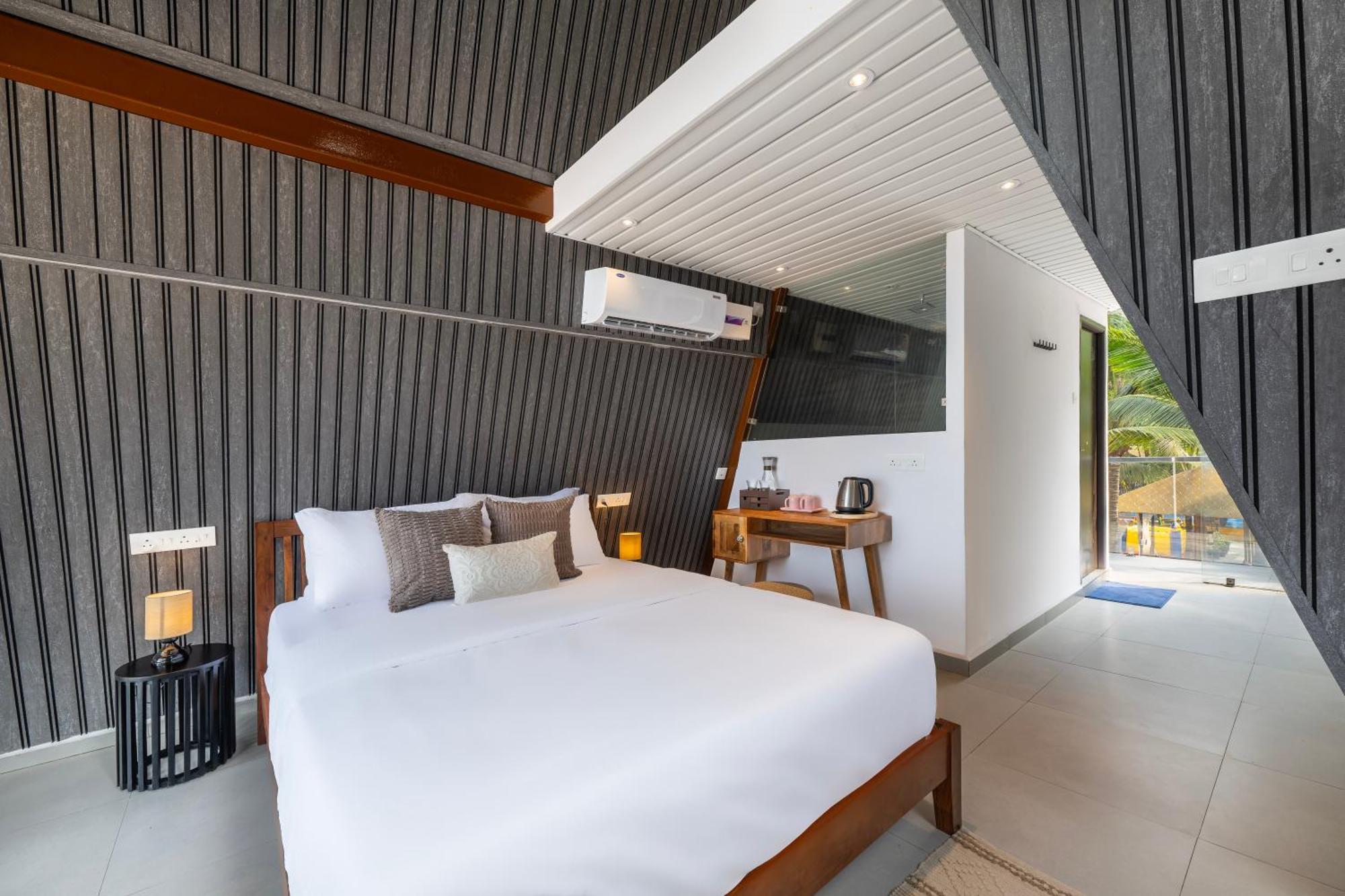 The Rose Goa Beach Resort 阿贡达 外观 照片