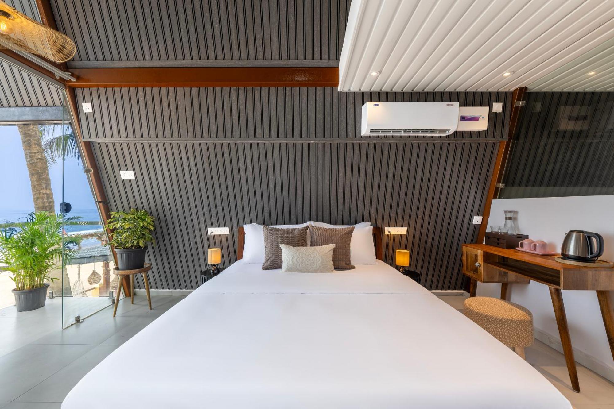 The Rose Goa Beach Resort 阿贡达 外观 照片