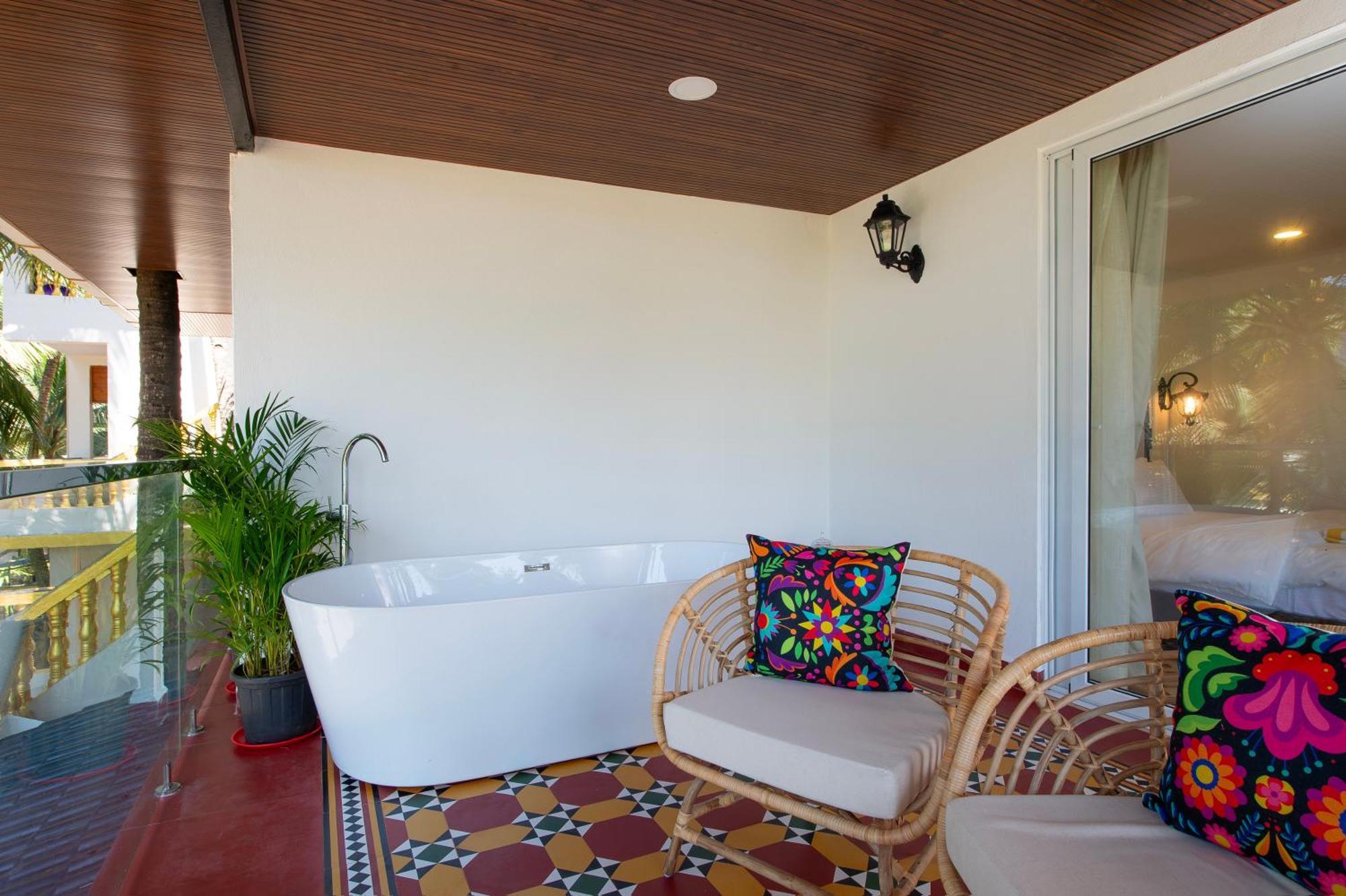 The Rose Goa Beach Resort 阿贡达 外观 照片