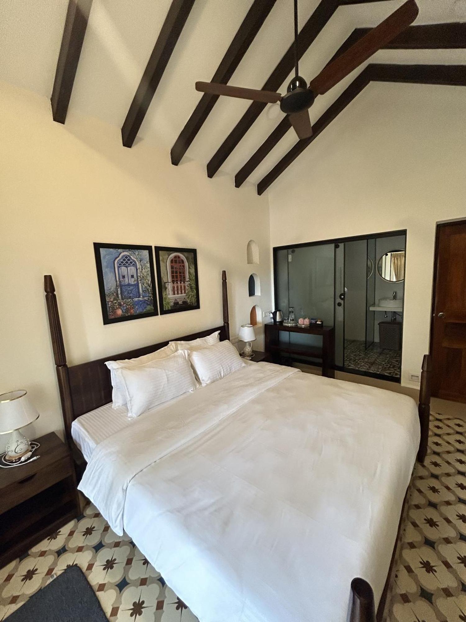 The Rose Goa Beach Resort 阿贡达 外观 照片