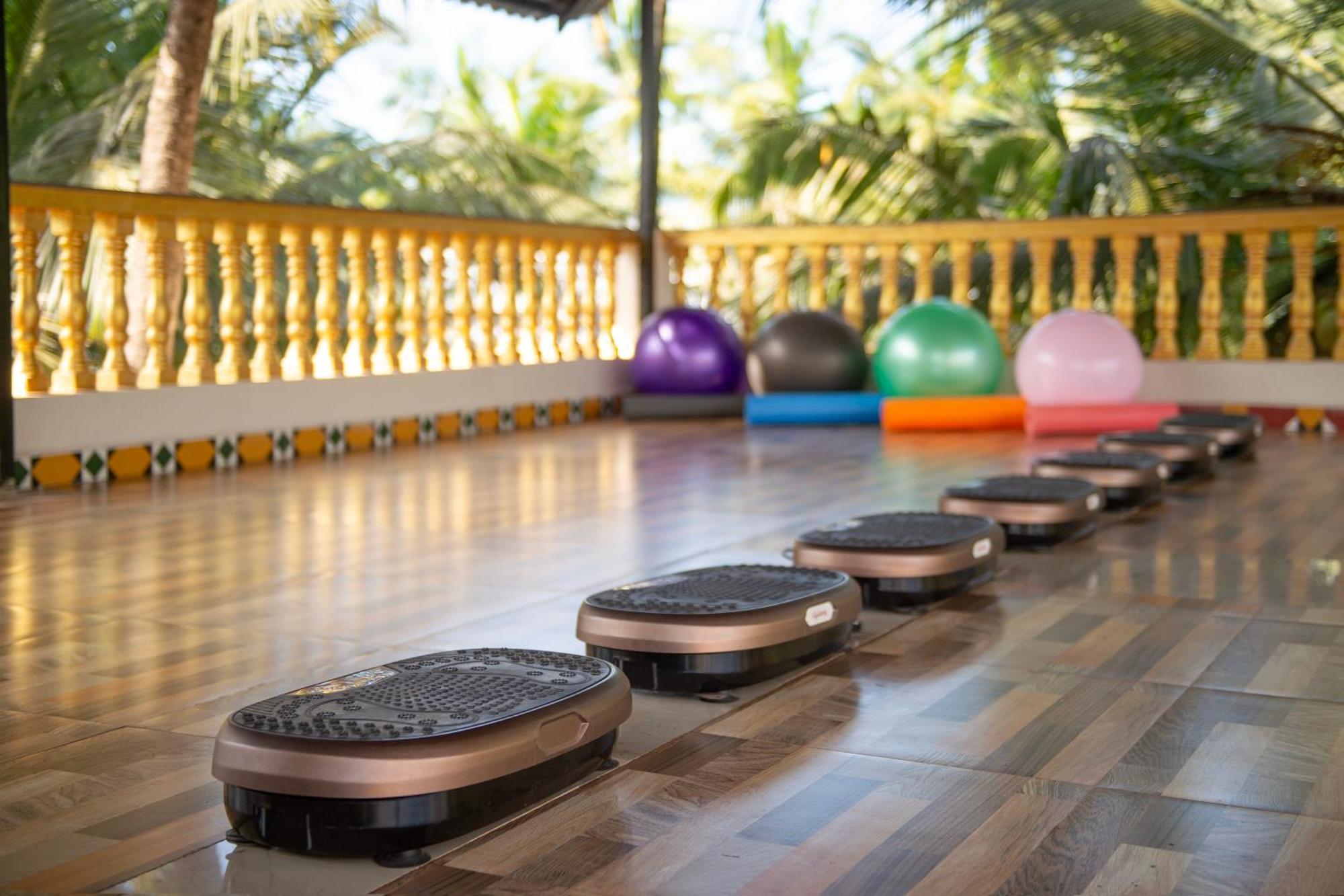 The Rose Goa Beach Resort 阿贡达 外观 照片