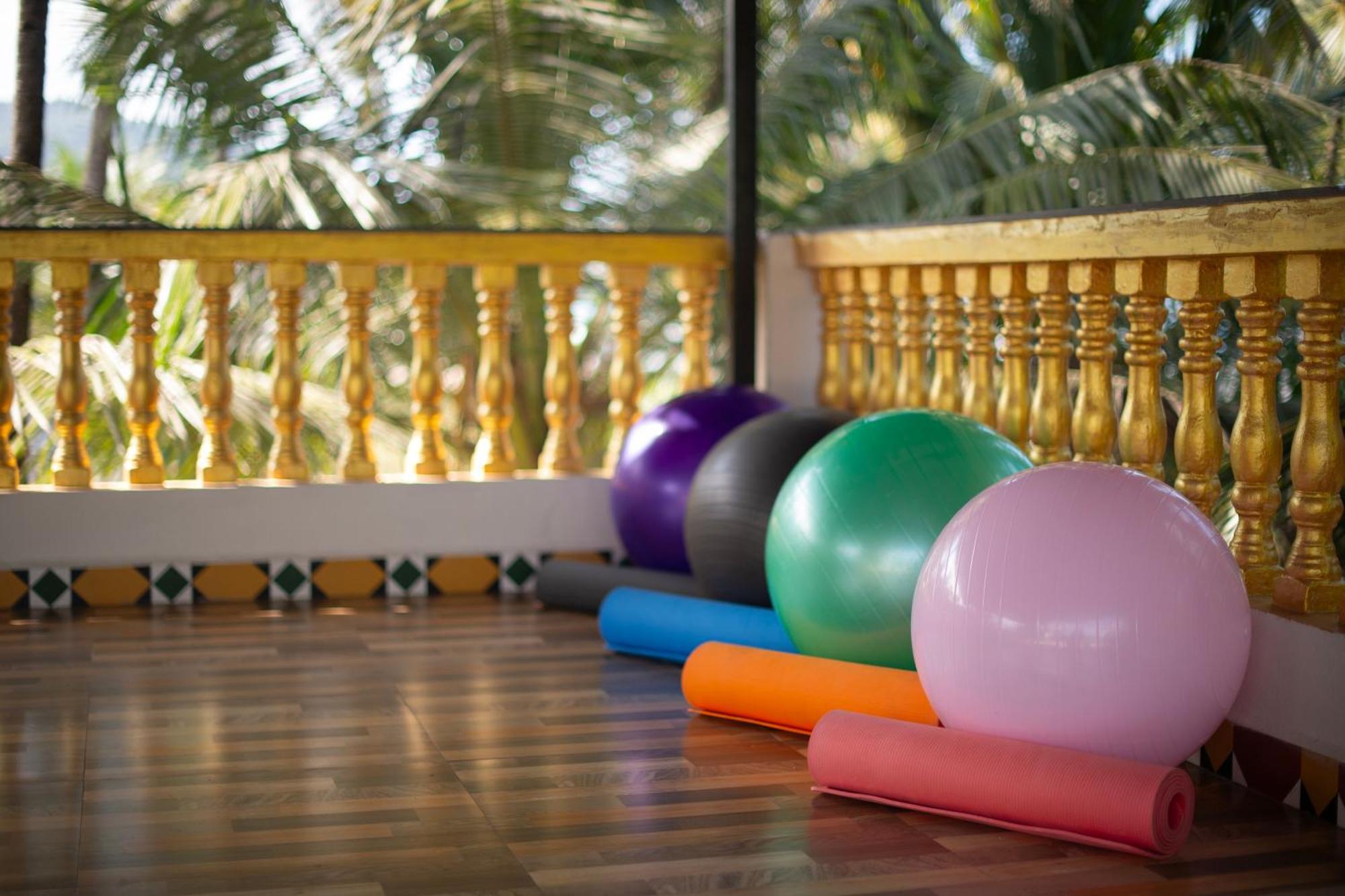 The Rose Goa Beach Resort 阿贡达 外观 照片