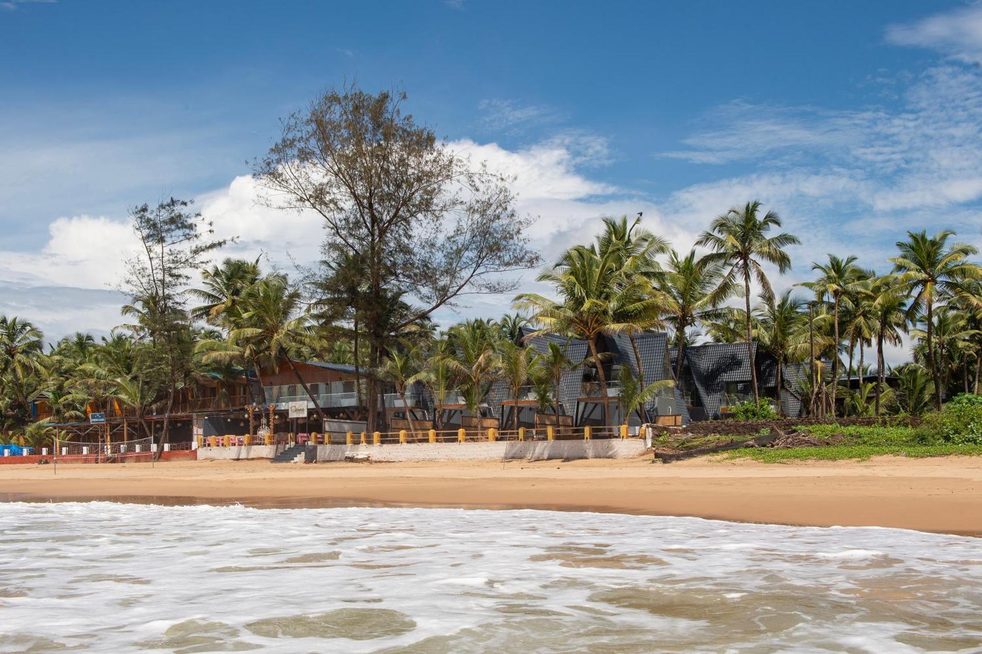 The Rose Goa Beach Resort 阿贡达 外观 照片