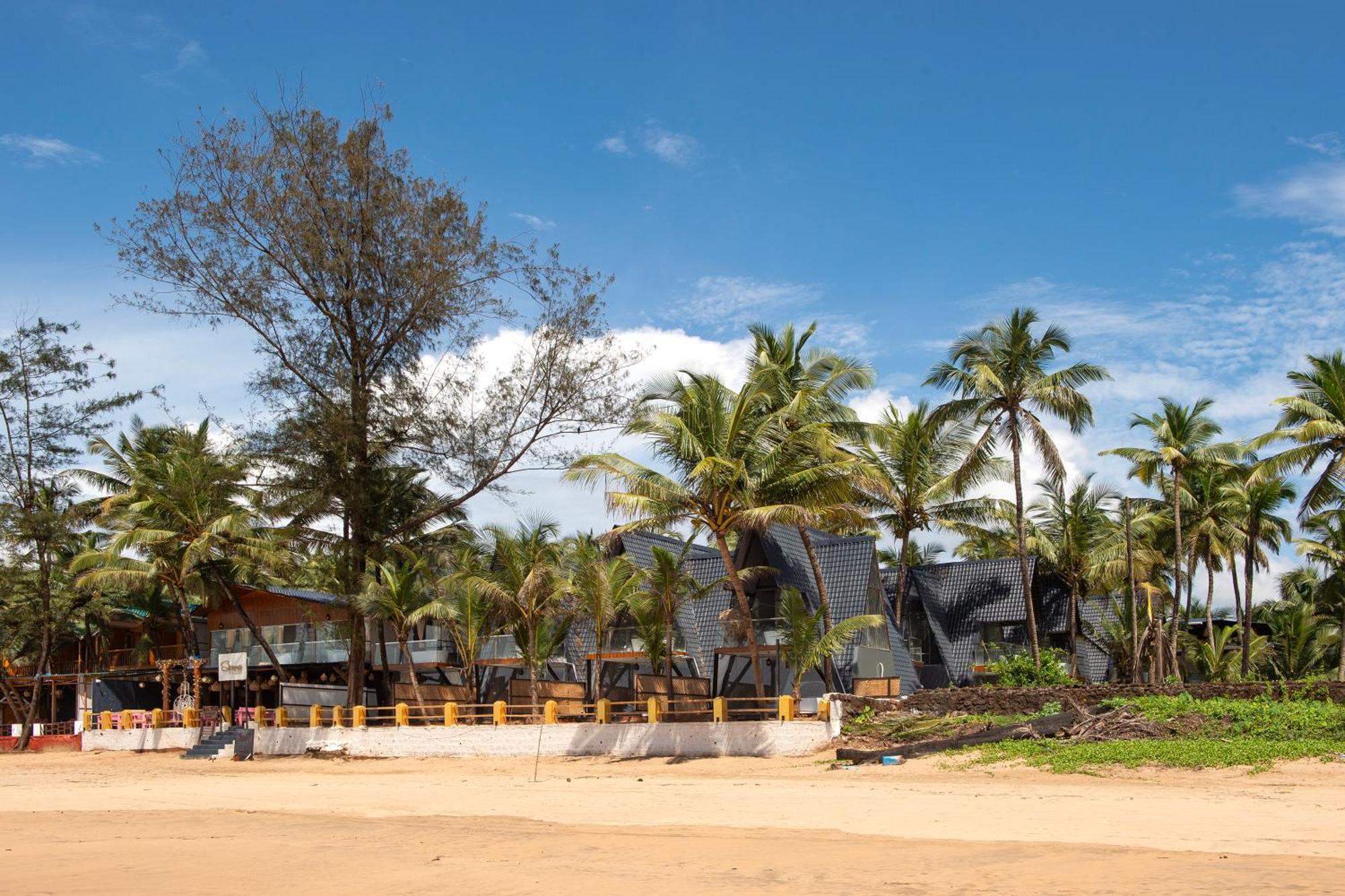The Rose Goa Beach Resort 阿贡达 外观 照片