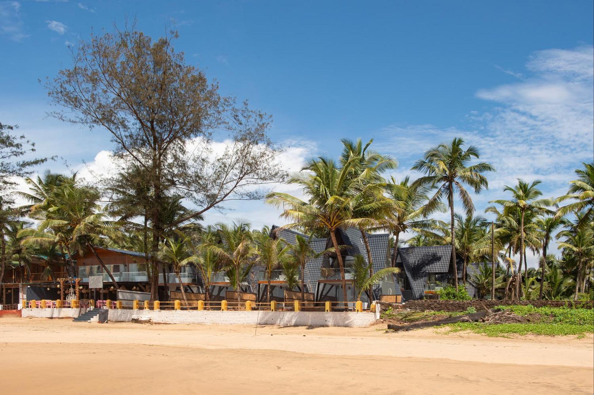 The Rose Goa Beach Resort 阿贡达 外观 照片