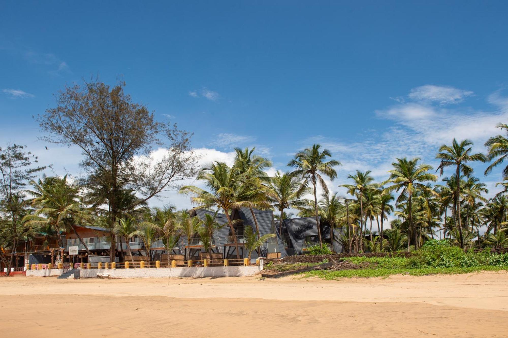 The Rose Goa Beach Resort 阿贡达 外观 照片