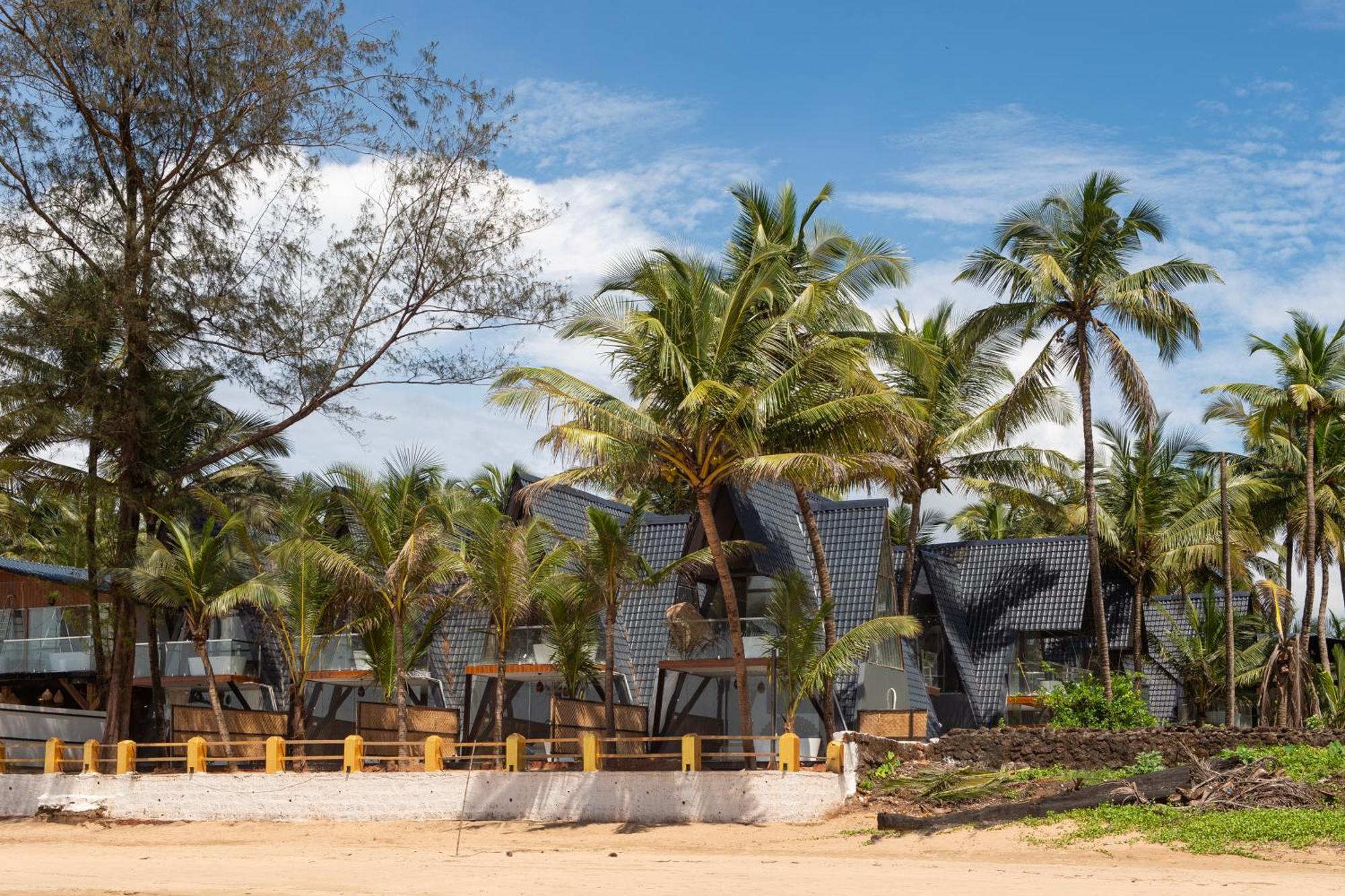 The Rose Goa Beach Resort 阿贡达 外观 照片