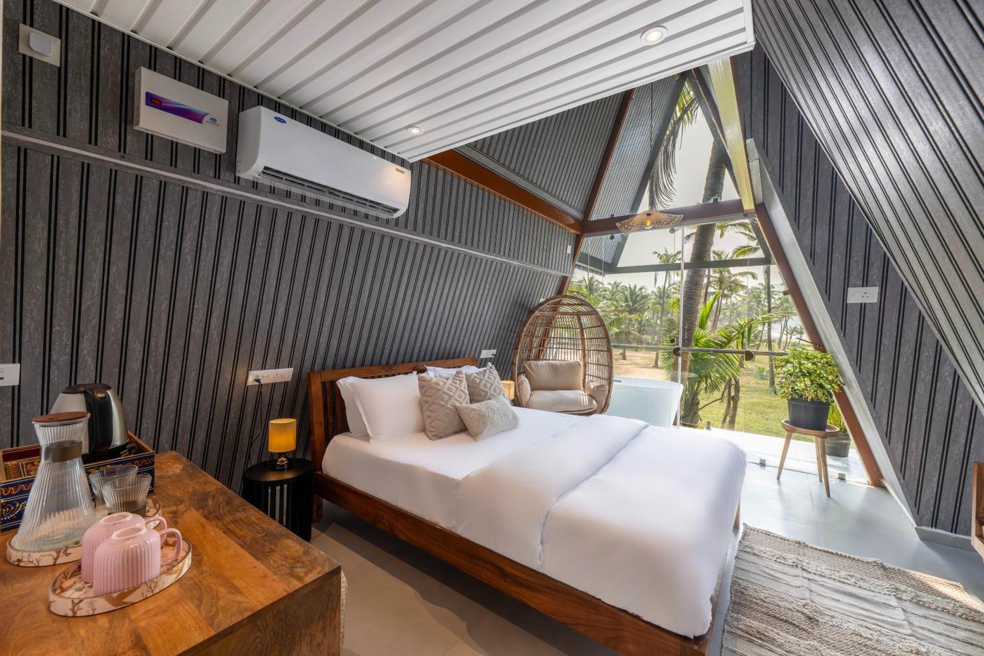 The Rose Goa Beach Resort 阿贡达 外观 照片